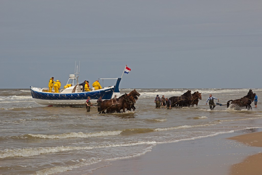 sar katwijk aan zee knrm evenement event festival reddingsdemonstratie search and rescue hulp Abraham Fock crashtender reddingsboot sos hulp in nood scheepsramp